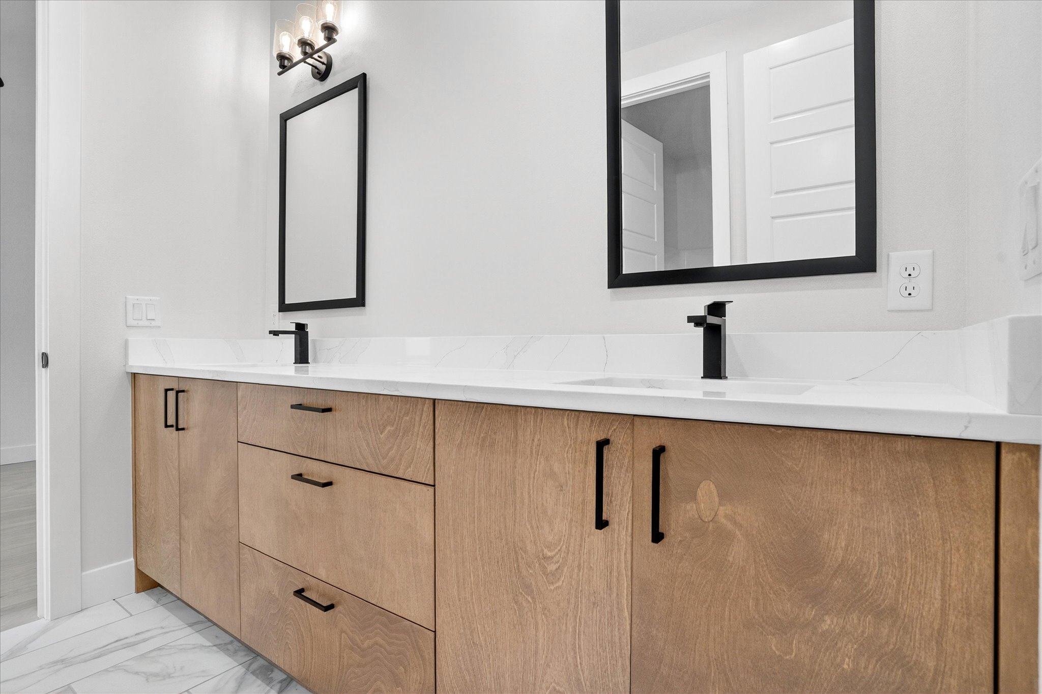 Luxury custom kitchen cabinets