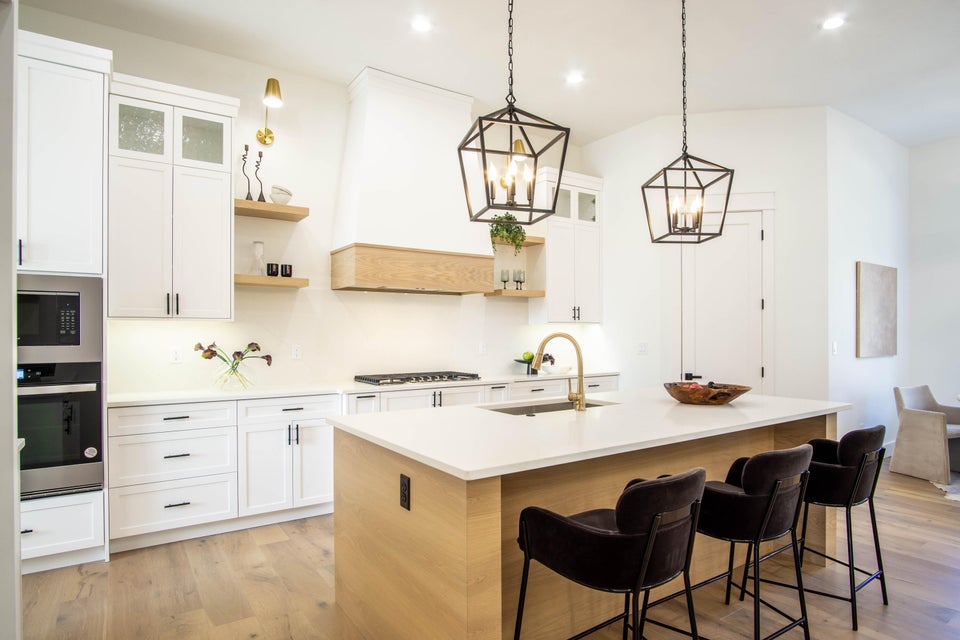 Kitchen by MILLWOOD CABINETS
